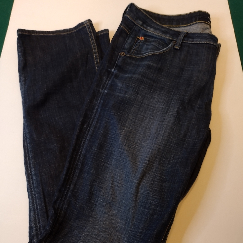 Hudson USA Women's Jeans Size 30 X 32 has hole in back pocket shown in pic